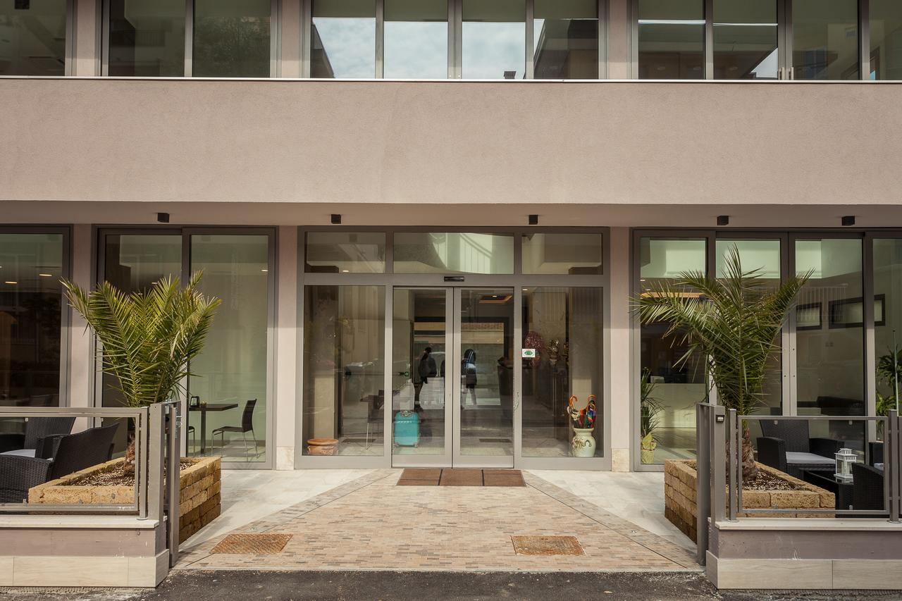 Hotel Gioia リミニ エクステリア 写真