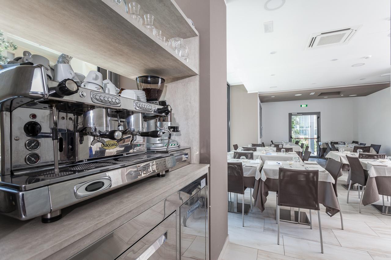 Hotel Gioia リミニ エクステリア 写真