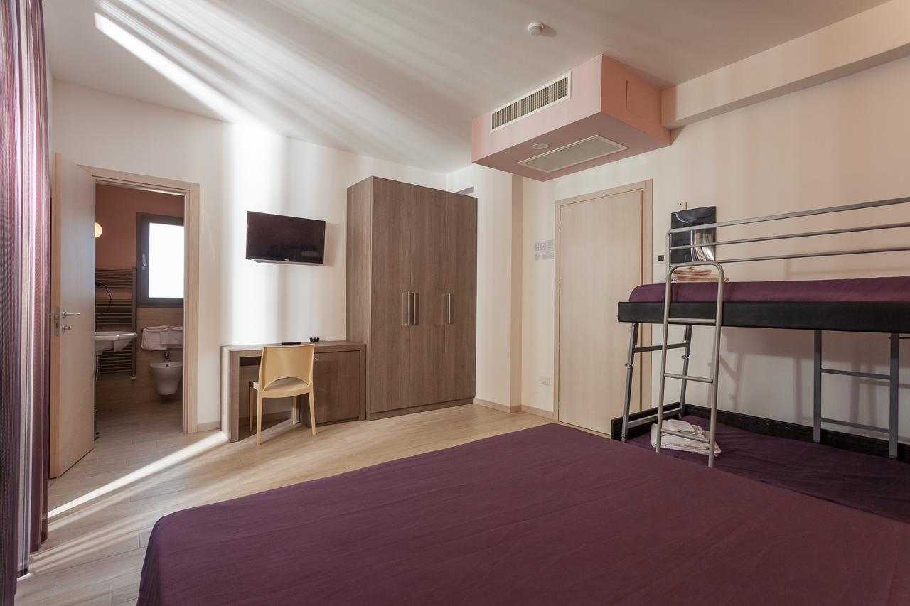 Hotel Gioia リミニ エクステリア 写真