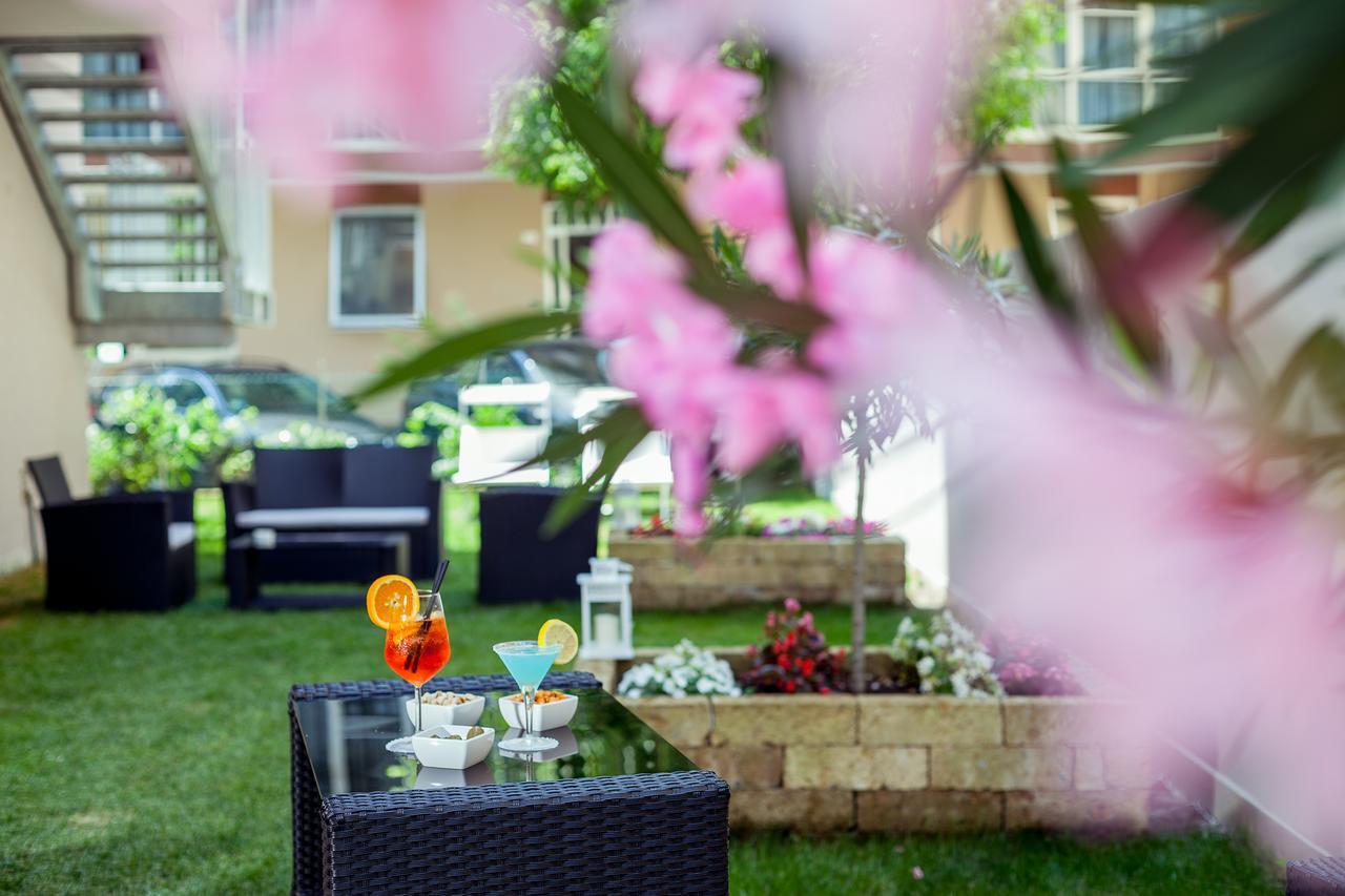 Hotel Gioia リミニ エクステリア 写真